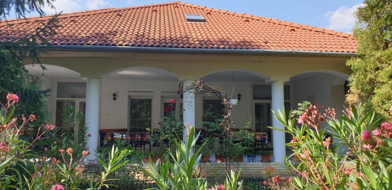 Fertodi Kuria Vendeghaz Hotel Exterior photo